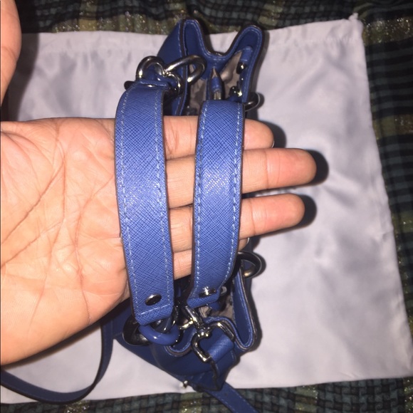 MICHEAL KORS PURSE (BLUE) - Picture 3 of 5